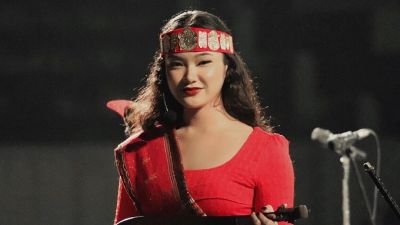 Sambil Mainkan Taganing, Marcella Dee Sukses Bawakan Medley Lagu Batak dengan Merdu