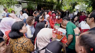 Meriah! Chef Arnold Masak langsung di Depan Rumah Pak Jokowi