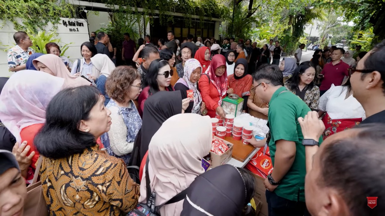 Meriah! Chef Arnold Masak langsung di Depan Rumah Pak Jokowi