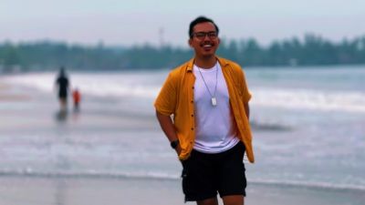 Mau Gaya Liburan Santai ? Tonton Channel Adhe Tora Sekarang